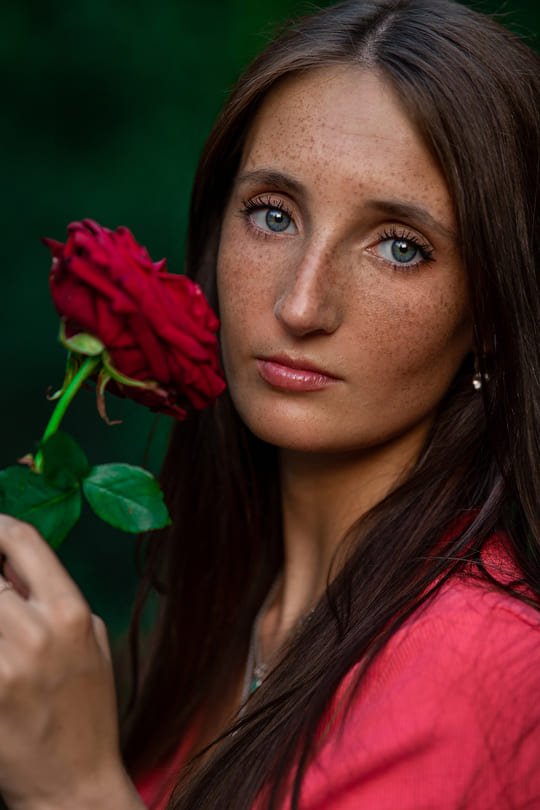 lea-portrait-rose